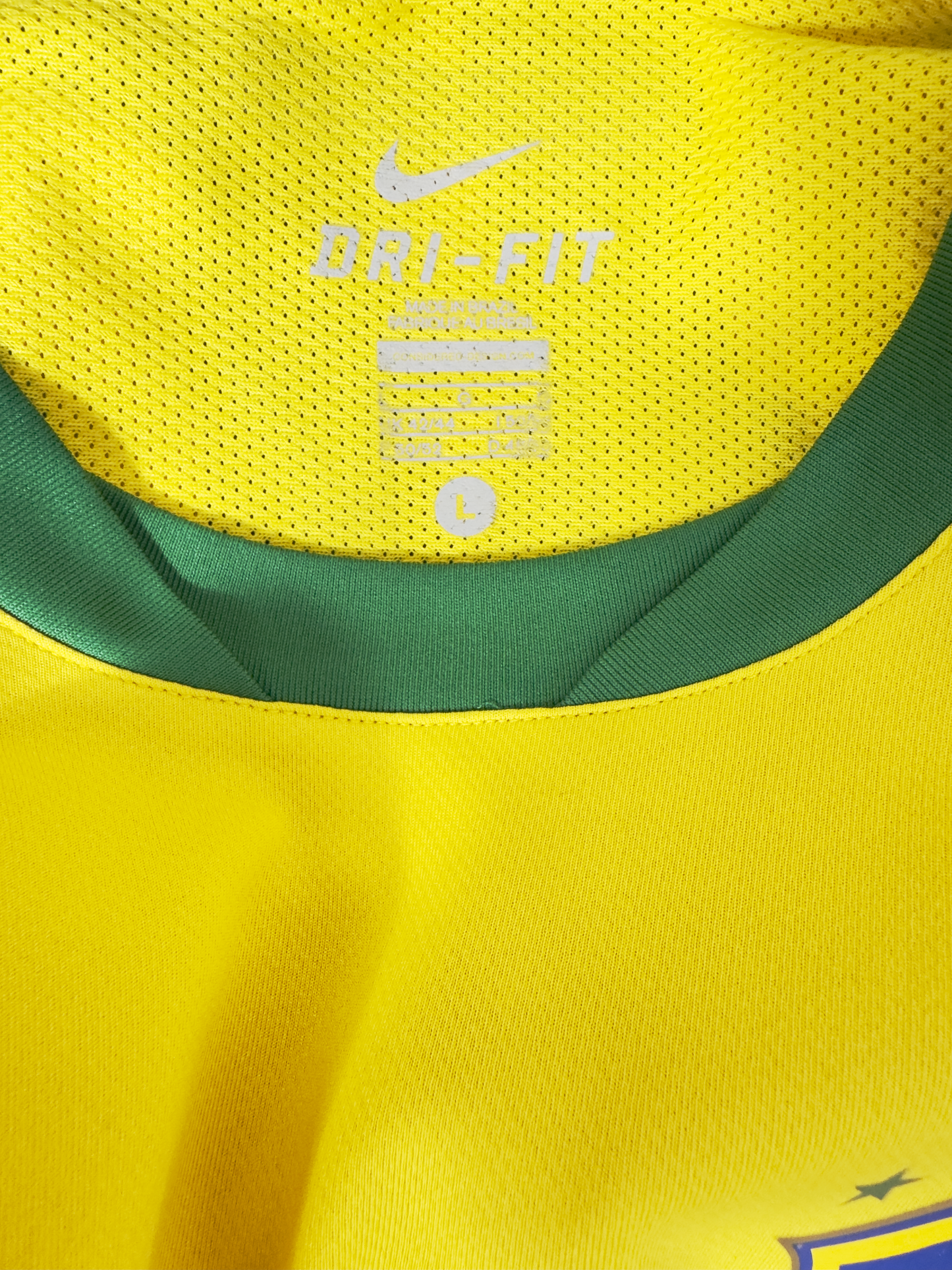 Brazil 2010-11 Player Issue Home - Size L (S Fit) - Kaka' 10