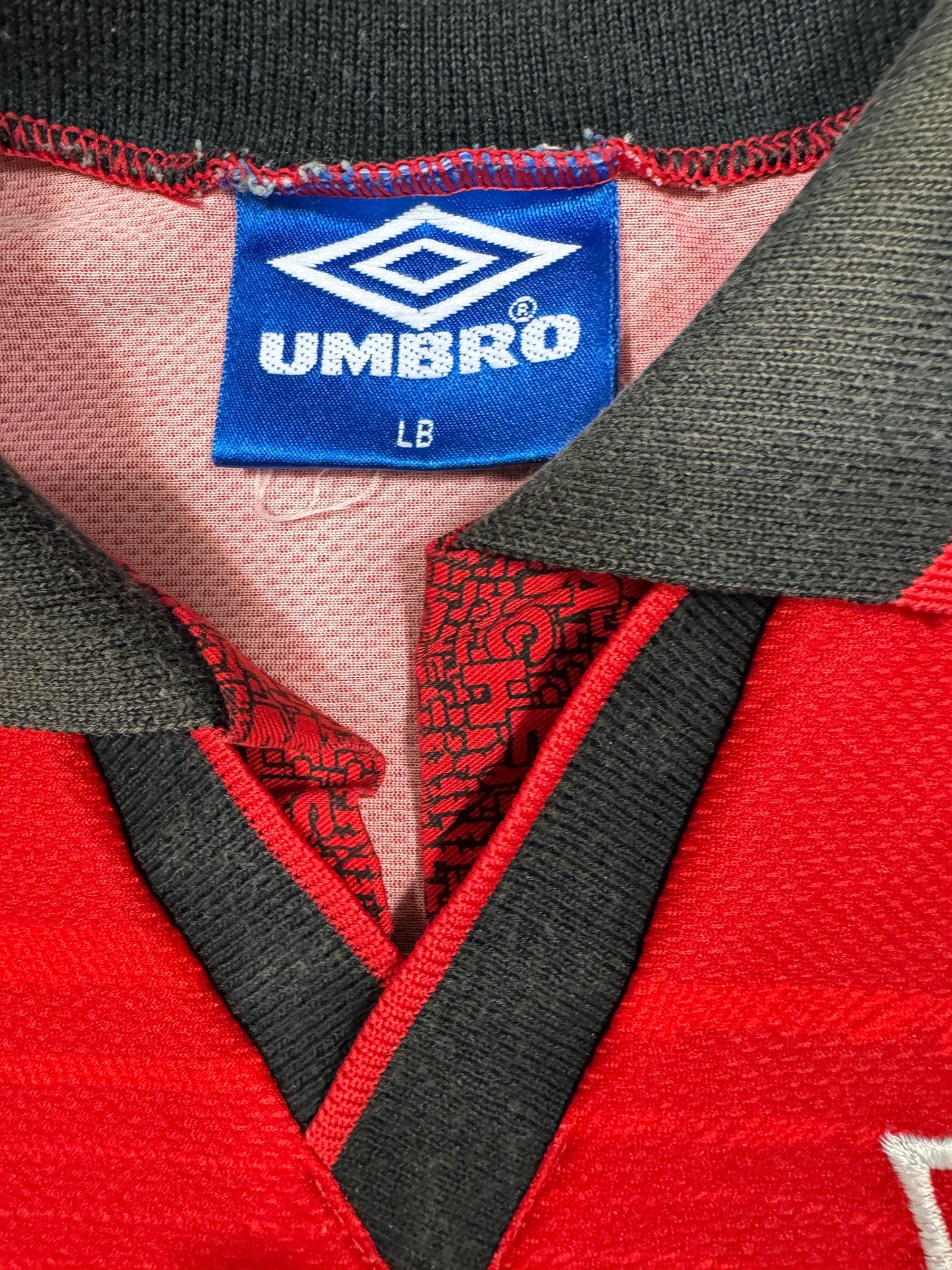 Manchester United 1995-96 Home - Size Large Boys