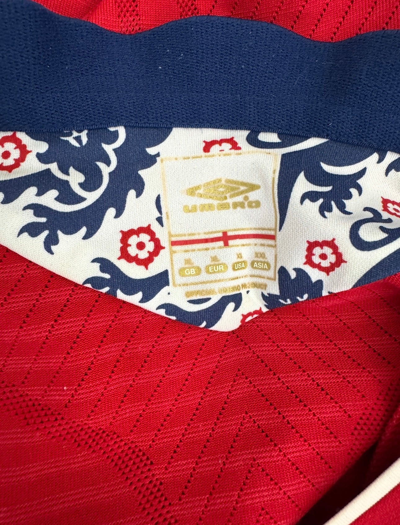 England 2008-10 Away - Size XL (L Fit)